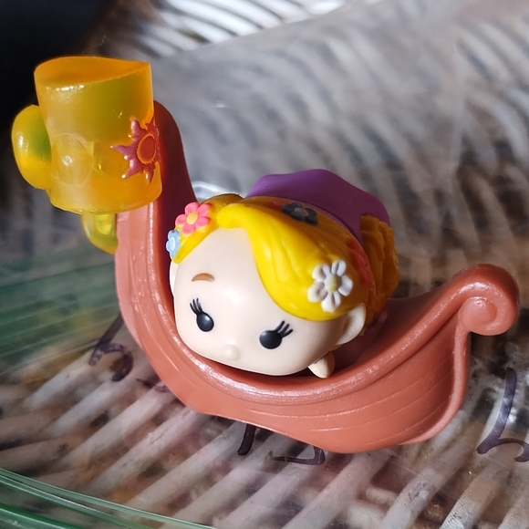 Disney Tsum Tsum Series 4 Rapunzel - Picture 1 of 5